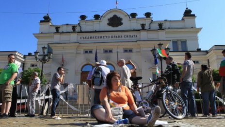 Протестът уж целодневен, пък стана полудневен