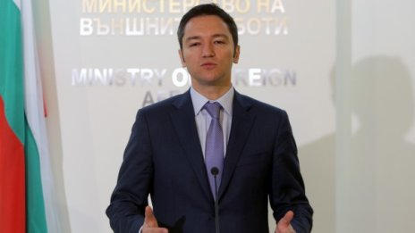 Без посланици с картончета, нави се Вигенин