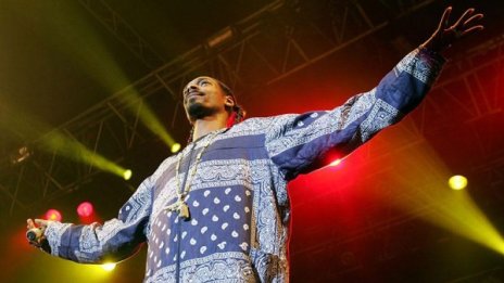 Snoop Dogg променя движението на автобусите в София