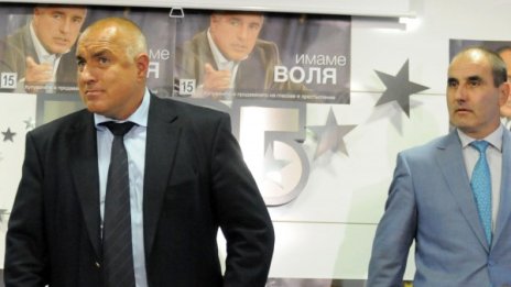 ГЕРБ взели на Борисов и Цветанов бронирани коли