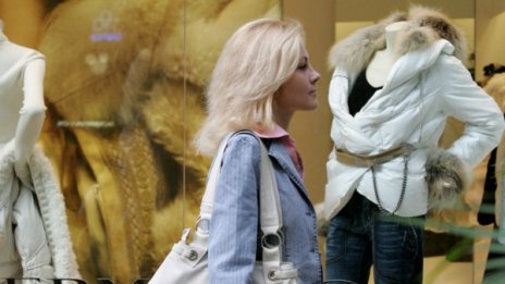 Богатите рускини все по-често предпочитат по-дискретно облекло