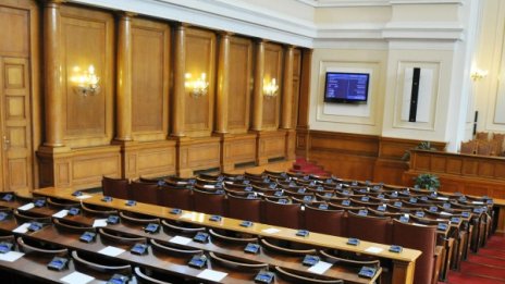 ГЕРБ не ходи в НС, но пък месечно прибира милион