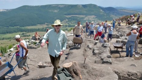 Царя зове да не се бърза с оставка на кабинета 