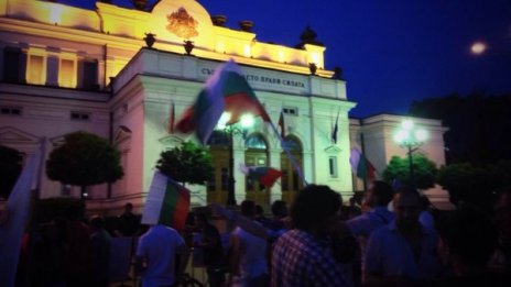 Арести на снощния протест пред парламента