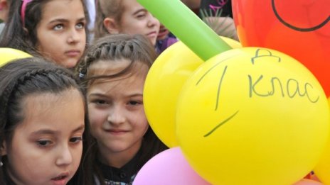 Първият звънец наесен ще удари за  63 199 първолаци