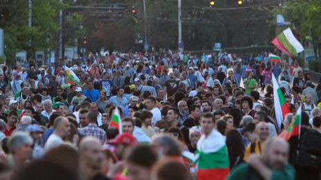 Протестите не стигат за 5 депутати, а какво остава за 120