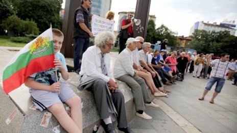 70 души и Шамара на протеста, подкрепящ Орешарски