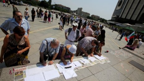 Над 200 000 подписа "за" кабинета на контрапротеста