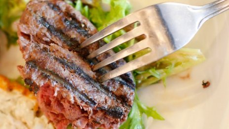 Загорялата коричка на мръвката от скарата - вкусна, но опасна