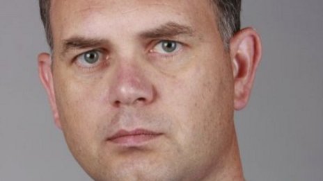 Кадиев за камъните по парламента: Унизително е!