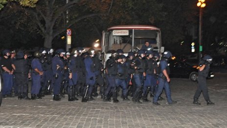 22-ма са пострадалите при сблъсъците пред парламента