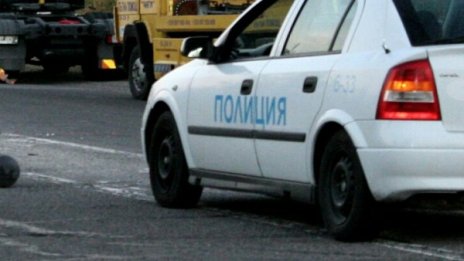 Трима пострадаха при челен удар на два микробуса