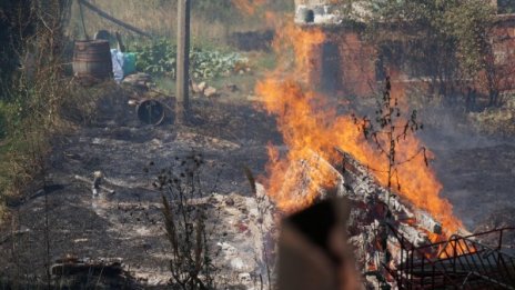 13 пожара са гасили огнеборци