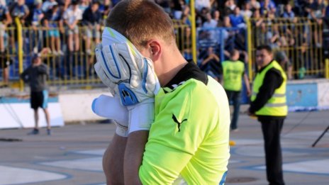 Пацо Тигъра сяда на пейката на Левски