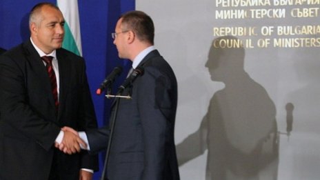 Станишев да спре да се мери с Борисов, инак идва нов "месия"