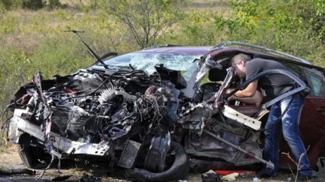 Две жертви по пътищата на страната