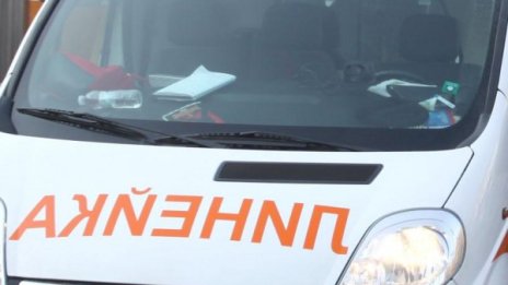 Набиха фелдшер и шофьор на линейка във Велинград