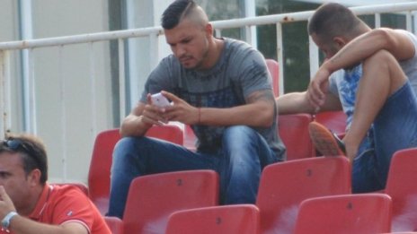 Спортинг замразява Божинов до зимата