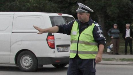 Хванаха мъртвопиян зад волана, водят го в ареста да изтрезнее