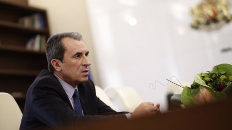 Орешарски писа петица на кабинета си за първите 100 дни 