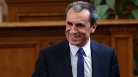 Орешарски се отчете в НС - ГЕРБ викат "Оставка", БСП и ДПС пляскат 