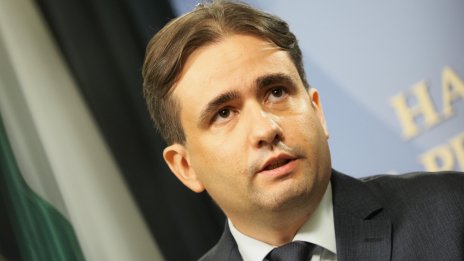 Храст, полицай, глоба... И хоп - МВР дава 125 млн. лв. за нови коли и джипове