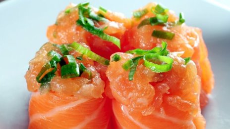 Рецептата Dnes: Рулца с пушена сьомга