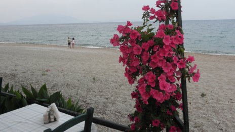 Бум: От туристи българите станаха собственици в крайбрежните села край Кавала