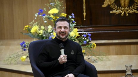 Макрон звънна на Зеленски, прекъсна му брифинга 