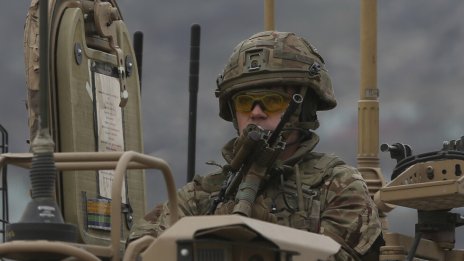 Великобритания разполага група военни в Израел по искане на САЩ