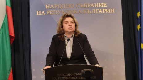 Киселова изрази съболезнования на близките на актьора Пламен Сираков
