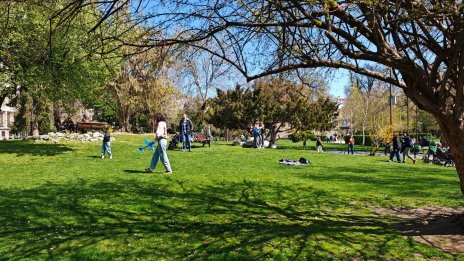 Слънчево и топло ще е утре, температурите ще са до 28&deg; 