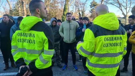 Откриха нефтено петно край Созопол, синът на изчезналия капитан Спасов се надява на чудо