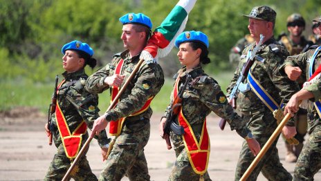 Без военна техника на парада за 6 май, вижте СНИМКИ от репетицията 