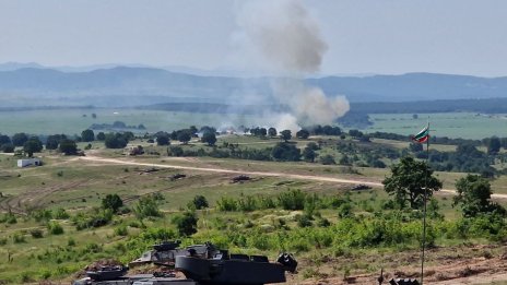 МО спира стрелбите заради опасност от пожари