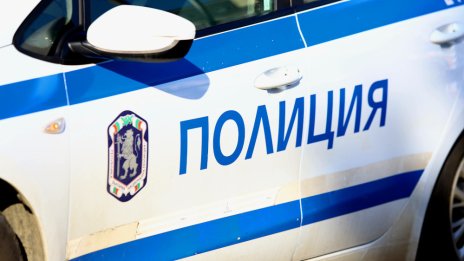Жена се блъсна с тротинетка в товарен автомобил, с опасност за живота е