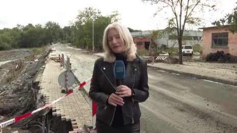 Потопът: Изоставени коли и квартали под вода