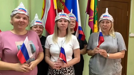 Художник в изгнание подмами руски учители да повторят речта на Хитлер