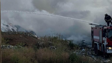 Голям пожар в сухи треви гори край Първомай