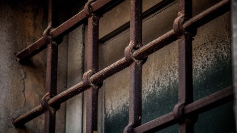 Мъж, лежал 15 години за изнасилвания, които не е извършил, ще получи &euro;2,5 милиона
