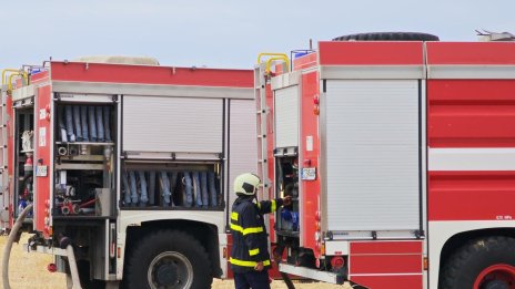 Потушиха пожара между Стралджа и пътен възел "Петолъчката"