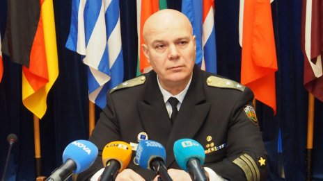 Контраадмирал Михайлов: Корпусът на потъналия риболовен кораб е цял