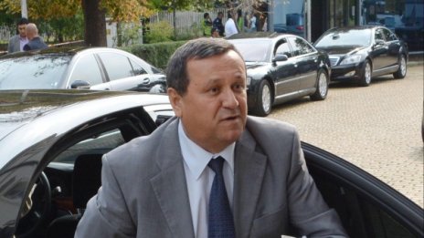 Адемов: Не можем да вдигнем осигурителната вноска