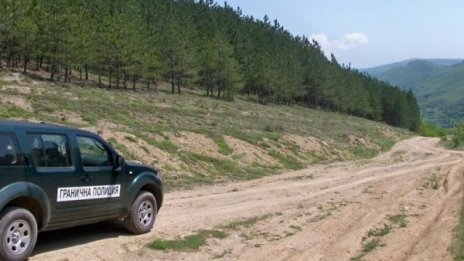 Затварянето на границата – крайна мярка, отсече шефът на МО