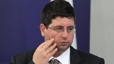Данък "лихва" остава, приходите от него отиват за образование 