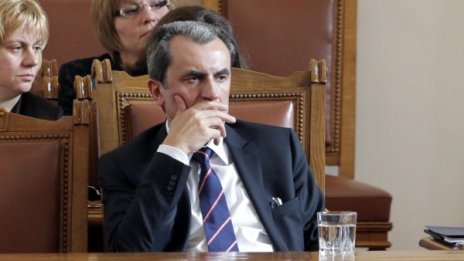 Facebook преврат "уволни" Орешарски