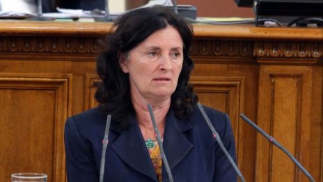 Правителството разработва мерки за защита на потребителите