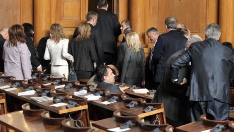 ГЕРБ отново напусна зала, скара се с ДПС 