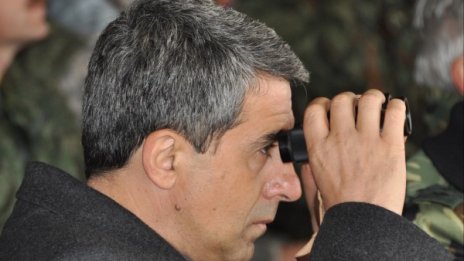 Плевнелиев зове: Спрете партизанските битки в НС!