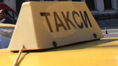 Пребиха таксиджия във Варна 